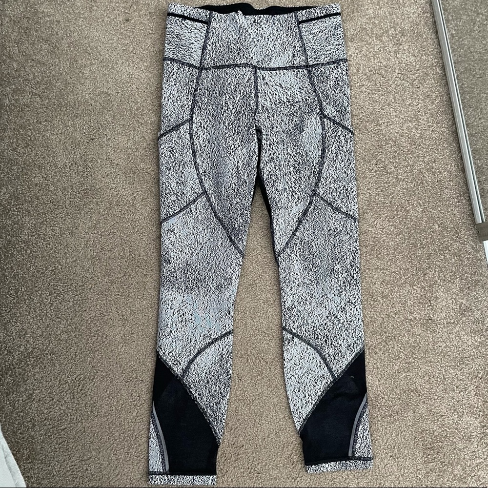 Lulu leggings (never worn)